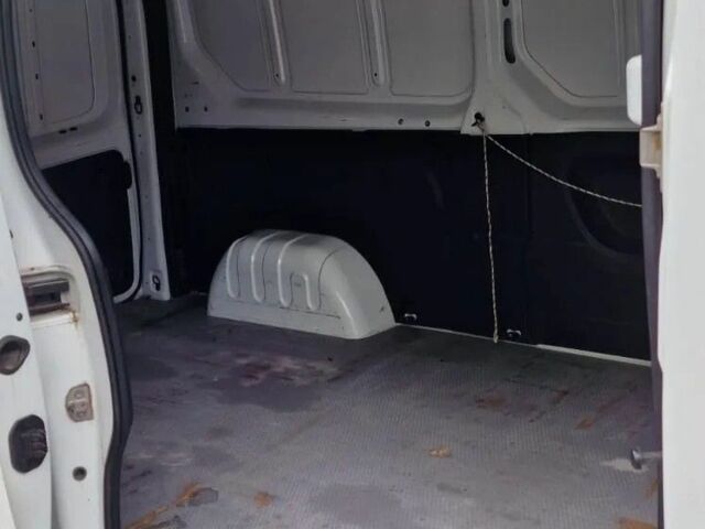 Белый Рено Трафик, объемом двигателя 1.6 л и пробегом 201 тыс. км за 10000 $, фото 6 на Automoto.ua