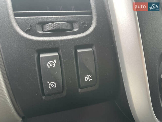 Білий Рено Трафік, об'ємом двигуна 1.6 л та пробігом 245 тис. км за 12300 $, фото 25 на Automoto.ua