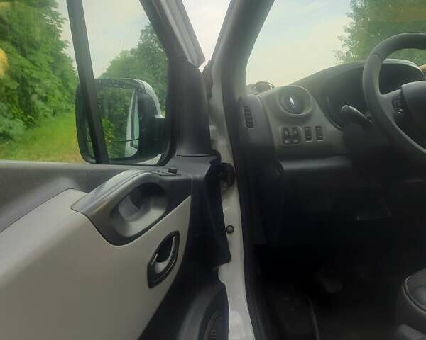 Белый Рено Трафик, объемом двигателя 1.6 л и пробегом 220 тыс. км за 16200 $, фото 10 на Automoto.ua