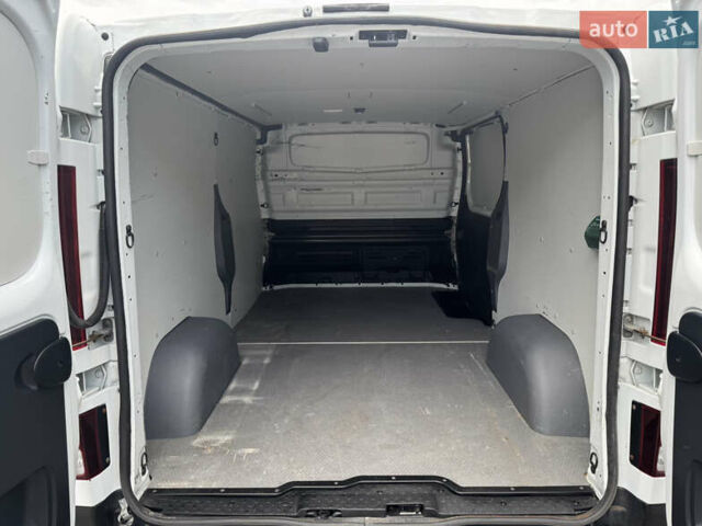 Белый Рено Трафик, объемом двигателя 1.6 л и пробегом 245 тыс. км за 13150 $, фото 34 на Automoto.ua