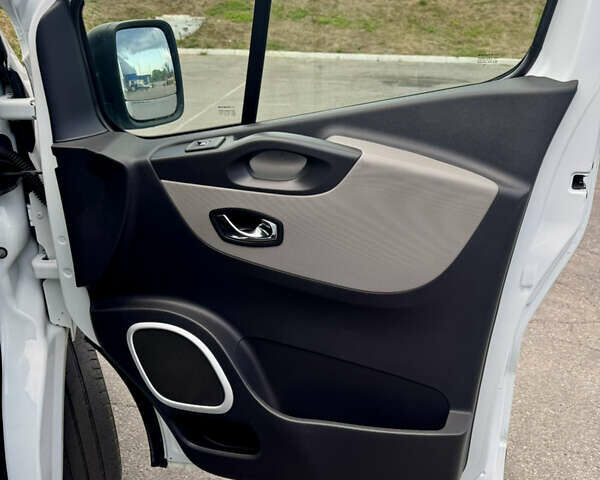 Белый Рено Трафик, объемом двигателя 1.6 л и пробегом 245 тыс. км за 13150 $, фото 30 на Automoto.ua