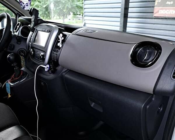 Белый Рено Трафик, объемом двигателя 1.6 л и пробегом 210 тыс. км за 14999 $, фото 30 на Automoto.ua