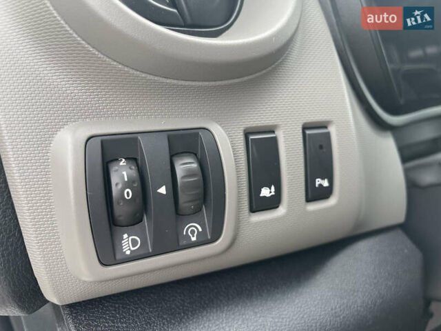 Білий Рено Трафік, об'ємом двигуна 1.6 л та пробігом 245 тис. км за 12300 $, фото 23 на Automoto.ua