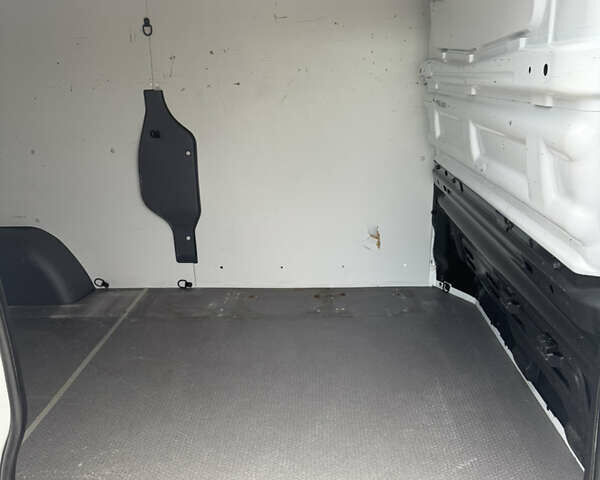 Белый Рено Трафик, объемом двигателя 1.6 л и пробегом 245 тыс. км за 13150 $, фото 33 на Automoto.ua