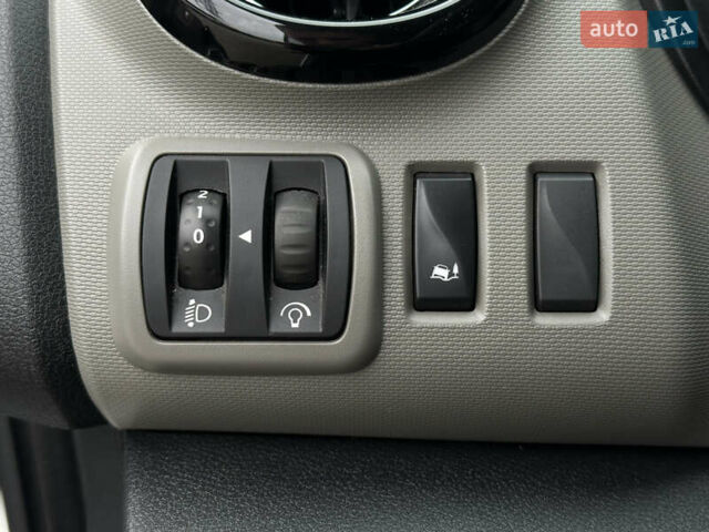 Белый Рено Трафик, объемом двигателя 1.6 л и пробегом 327 тыс. км за 14800 $, фото 30 на Automoto.ua