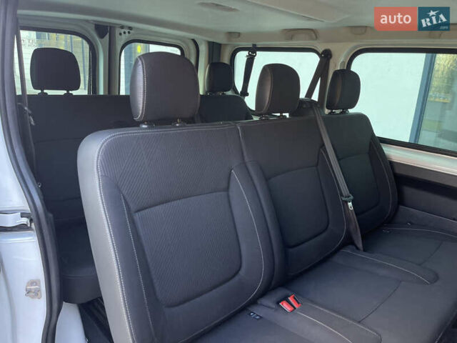 Белый Рено Трафик, объемом двигателя 1.6 л и пробегом 227 тыс. км за 16300 $, фото 23 на Automoto.ua