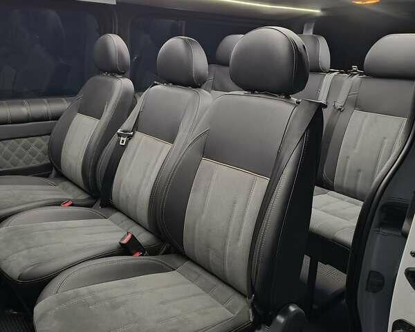 Белый Рено Трафик, объемом двигателя 1.6 л и пробегом 181 тыс. км за 15900 $, фото 4 на Automoto.ua