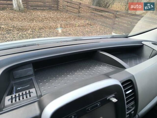 Белый Рено Трафик, объемом двигателя 1.6 л и пробегом 181 тыс. км за 15900 $, фото 27 на Automoto.ua