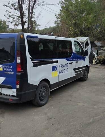 Белый Рено Трафик, объемом двигателя 1.6 л и пробегом 449 тыс. км за 9000 $, фото 1 на Automoto.ua