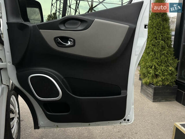 Белый Рено Трафик, объемом двигателя 1.6 л и пробегом 327 тыс. км за 14800 $, фото 23 на Automoto.ua