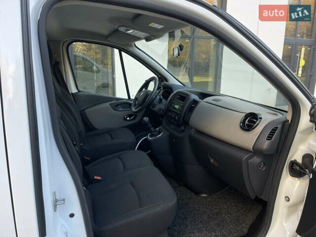 Белый Рено Трафик, объемом двигателя 1.6 л и пробегом 227 тыс. км за 16300 $, фото 20 на Automoto.ua