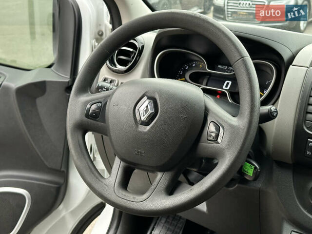 Белый Рено Трафик, объемом двигателя 1.6 л и пробегом 327 тыс. км за 14800 $, фото 20 на Automoto.ua