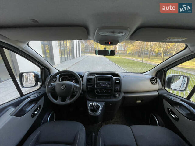 Белый Рено Трафик, объемом двигателя 1.6 л и пробегом 227 тыс. км за 16300 $, фото 16 на Automoto.ua