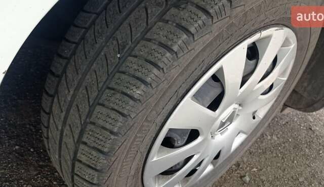 Білий Рено Трафік, об'ємом двигуна 1.6 л та пробігом 280 тис. км за 13100 $, фото 14 на Automoto.ua