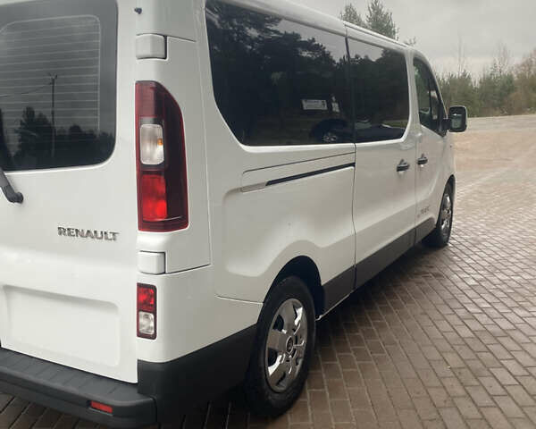 Білий Рено Трафік, об'ємом двигуна 1.6 л та пробігом 202 тис. км за 17000 $, фото 4 на Automoto.ua