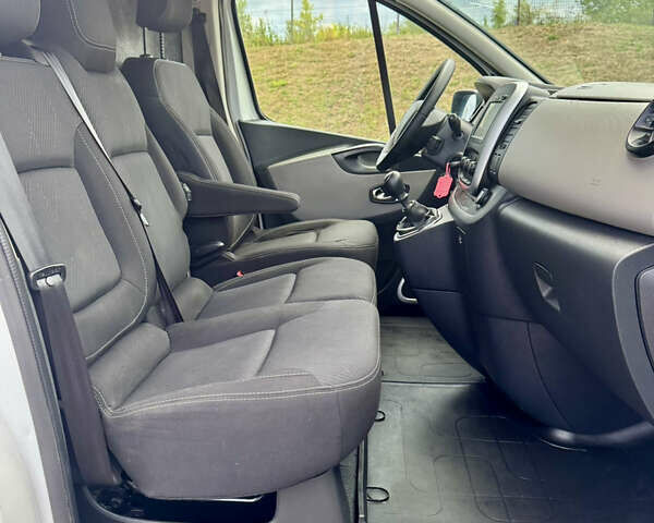 Белый Рено Трафик, объемом двигателя 1.6 л и пробегом 245 тыс. км за 13150 $, фото 27 на Automoto.ua