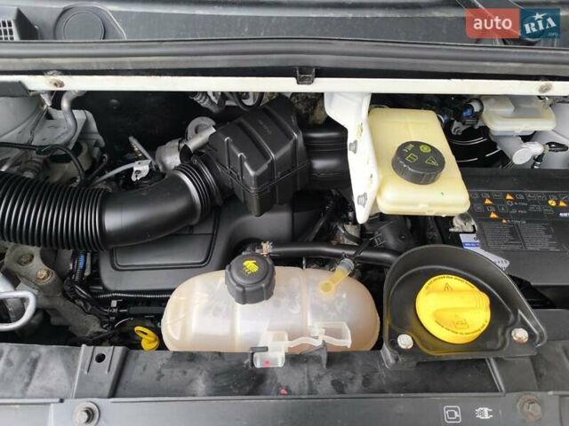 Белый Рено Трафик, объемом двигателя 1.6 л и пробегом 181 тыс. км за 15900 $, фото 10 на Automoto.ua