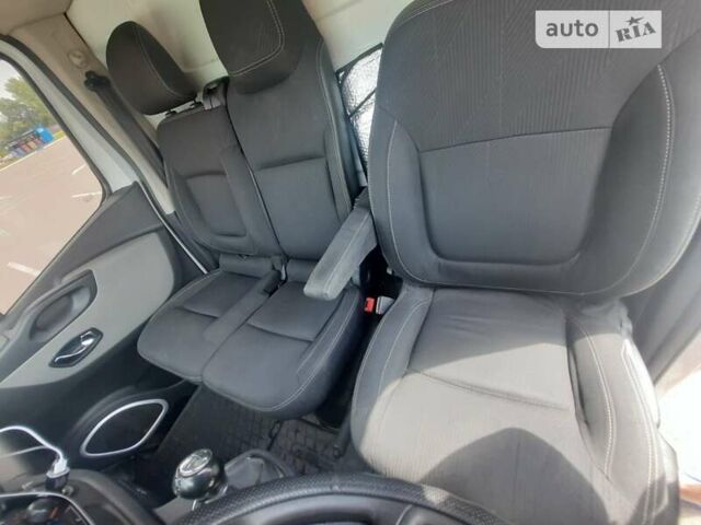 Белый Рено Трафик, объемом двигателя 1.6 л и пробегом 315 тыс. км за 12500 $, фото 10 на Automoto.ua