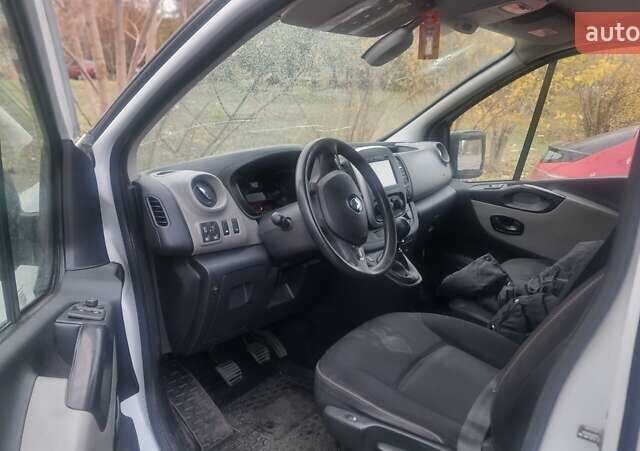 Белый Рено Трафик, объемом двигателя 1.6 л и пробегом 280 тыс. км за 12000 $, фото 2 на Automoto.ua