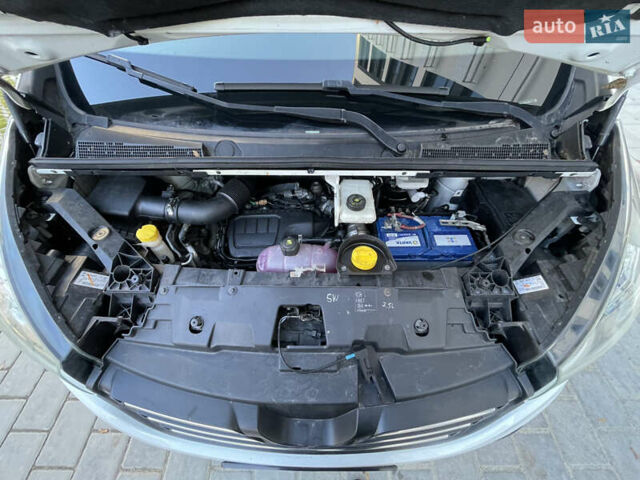 Белый Рено Трафик, объемом двигателя 1.6 л и пробегом 227 тыс. км за 16300 $, фото 34 на Automoto.ua