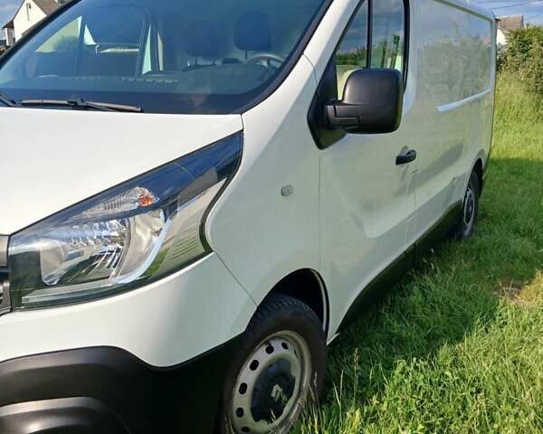 Белый Рено Трафик, объемом двигателя 1.6 л и пробегом 125 тыс. км за 15787 $, фото 19 на Automoto.ua