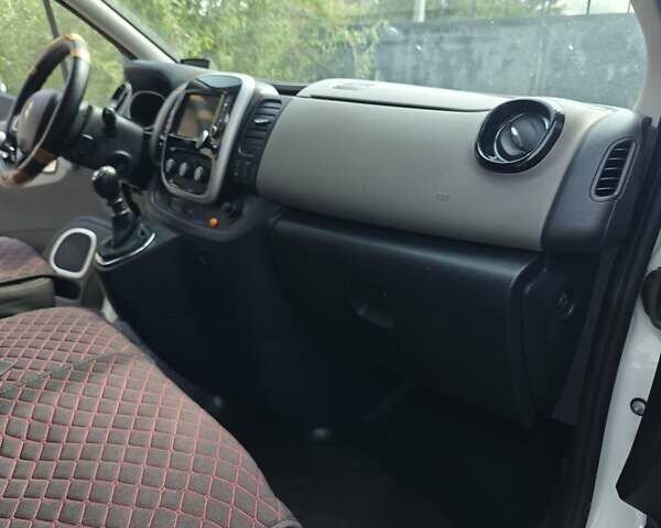Білий Рено Трафік, об'ємом двигуна 1.6 л та пробігом 200 тис. км за 13500 $, фото 6 на Automoto.ua