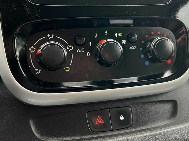 Білий Рено Трафік, об'ємом двигуна 1.6 л та пробігом 218 тис. км за 13500 $, фото 14 на Automoto.ua