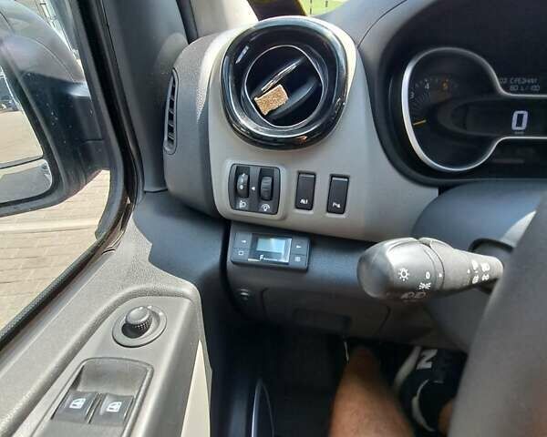 Белый Рено Трафик, объемом двигателя 1.6 л и пробегом 210 тыс. км за 14999 $, фото 5 на Automoto.ua