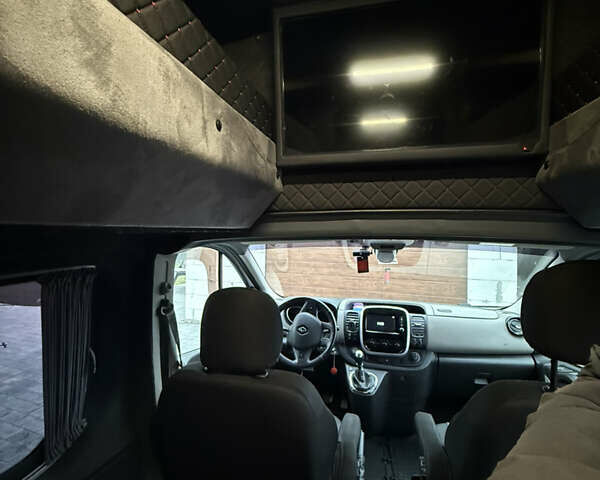 Белый Рено Трафик, объемом двигателя 1.6 л и пробегом 305 тыс. км за 16500 $, фото 5 на Automoto.ua