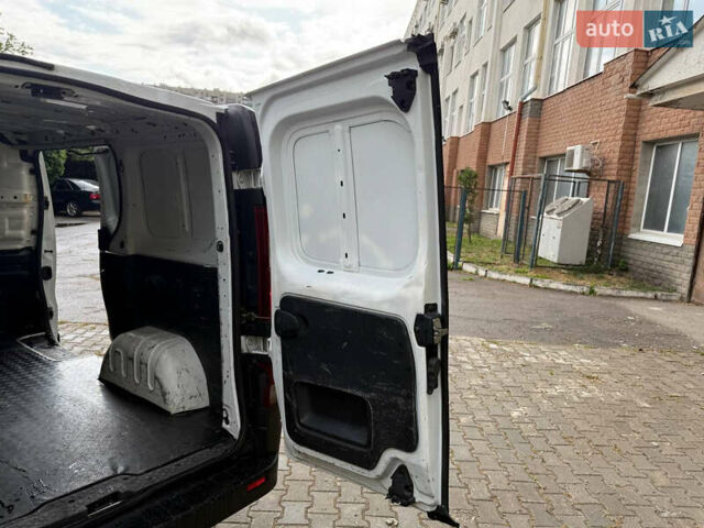 Білий Рено Трафік, об'ємом двигуна 1.6 л та пробігом 205 тис. км за 10500 $, фото 30 на Automoto.ua