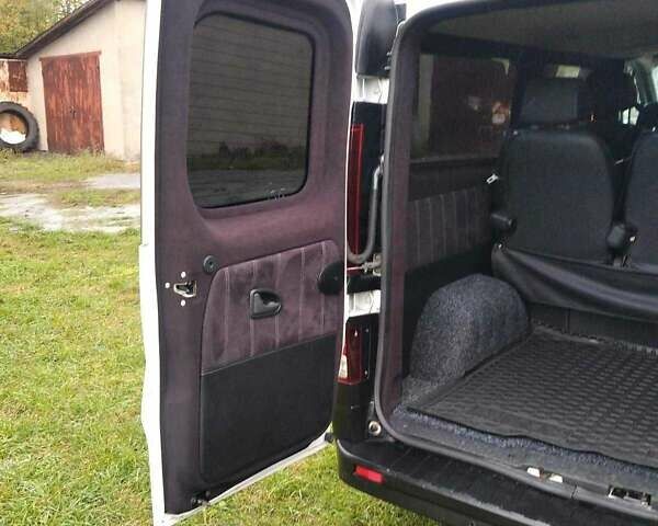 Белый Рено Трафик, объемом двигателя 1.6 л и пробегом 214 тыс. км за 16300 $, фото 6 на Automoto.ua