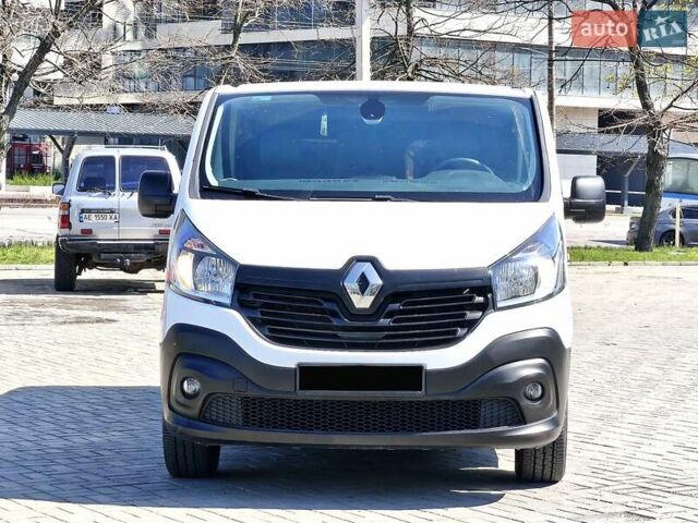 Белый Рено Трафик, объемом двигателя 1.6 л и пробегом 155 тыс. км за 15950 $, фото 1 на Automoto.ua