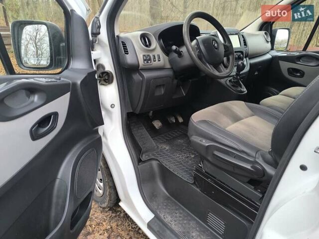 Белый Рено Трафик, объемом двигателя 1.6 л и пробегом 181 тыс. км за 15900 $, фото 25 на Automoto.ua