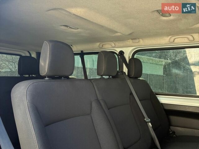 Белый Рено Трафик, объемом двигателя 1.6 л и пробегом 370 тыс. км за 13800 $, фото 2 на Automoto.ua