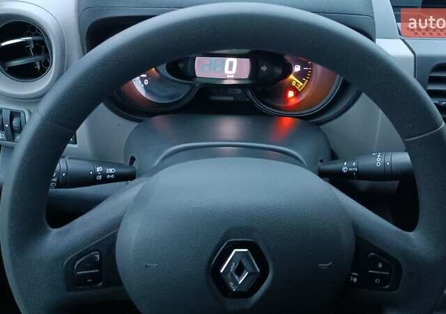 Рено Трафік 2016 у Сарнах на Automoto.ua Білий Рено Трафік, об'ємом двигуна 1.6 л та пробігом 187 тис. км за 13750 $, фото 91 на Automoto.ua