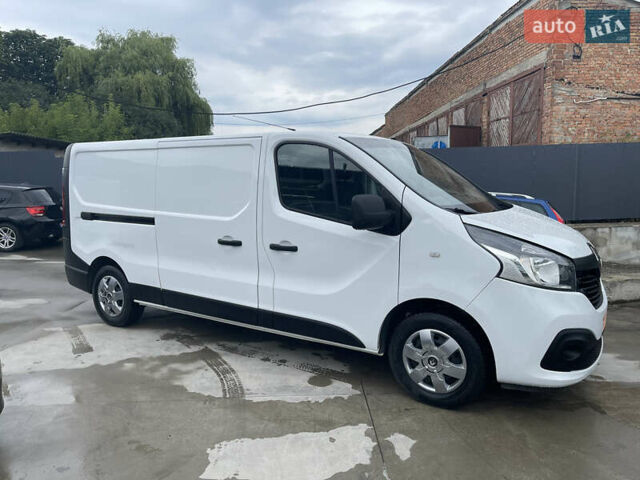 Белый Рено Трафик, объемом двигателя 1.6 л и пробегом 245 тыс. км за 12100 $, фото 1 на Automoto.ua