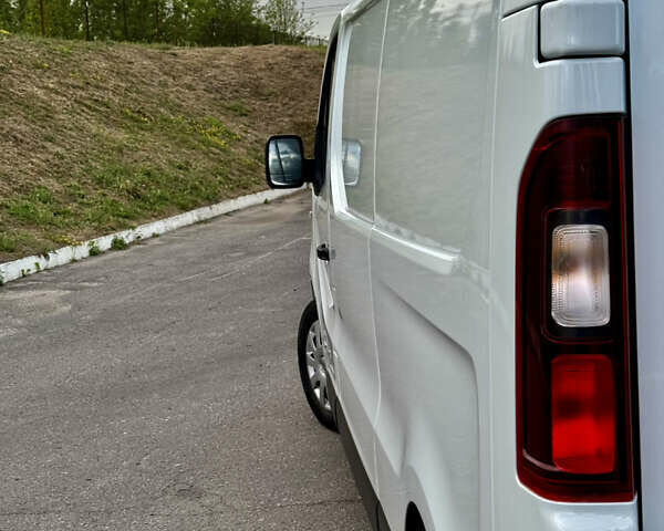 Белый Рено Трафик, объемом двигателя 1.6 л и пробегом 245 тыс. км за 13150 $, фото 13 на Automoto.ua