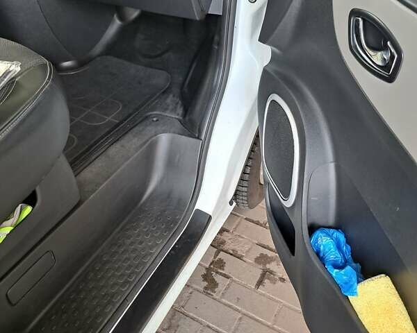 Белый Рено Трафик, объемом двигателя 1.6 л и пробегом 210 тыс. км за 14999 $, фото 26 на Automoto.ua