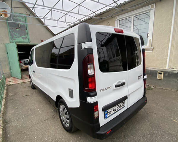 Белый Рено Трафик, объемом двигателя 1.6 л и пробегом 240 тыс. км за 14900 $, фото 5 на Automoto.ua
