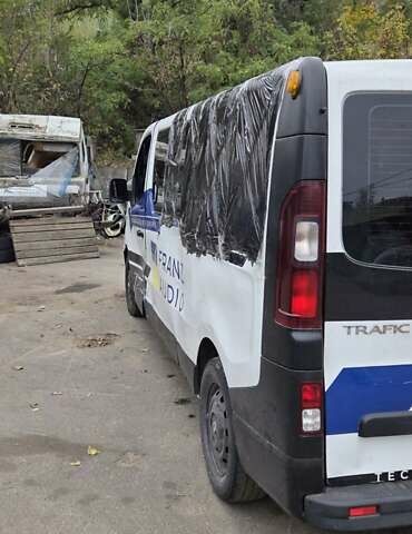 Белый Рено Трафик, объемом двигателя 1.6 л и пробегом 449 тыс. км за 9000 $, фото 13 на Automoto.ua