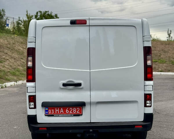 Белый Рено Трафик, объемом двигателя 1.6 л и пробегом 245 тыс. км за 13150 $, фото 5 на Automoto.ua