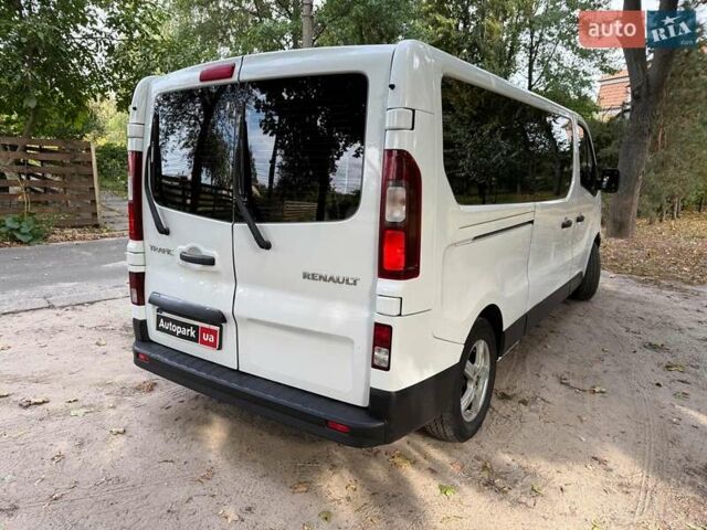 Белый Рено Трафик, объемом двигателя 1.6 л и пробегом 185 тыс. км за 16790 $, фото 5 на Automoto.ua