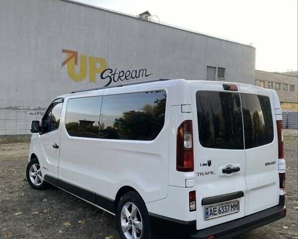Белый Рено Трафик, объемом двигателя 1.6 л и пробегом 240 тыс. км за 16200 $, фото 3 на Automoto.ua