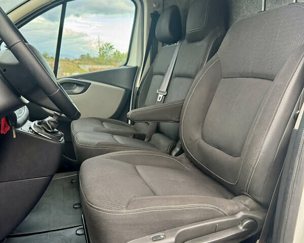 Белый Рено Трафик, объемом двигателя 1.6 л и пробегом 245 тыс. км за 13150 $, фото 16 на Automoto.ua