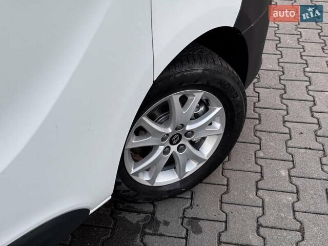 Белый Рено Трафик, объемом двигателя 1.6 л и пробегом 219 тыс. км за 13500 $, фото 22 на Automoto.ua