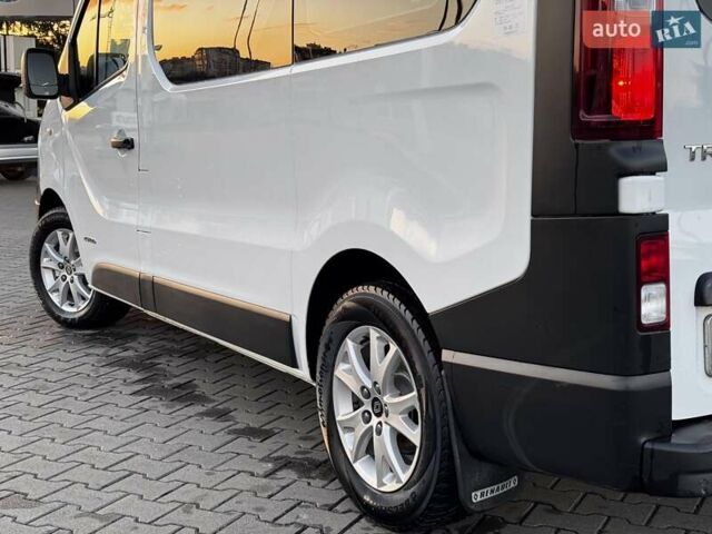 Белый Рено Трафик, объемом двигателя 1.6 л и пробегом 219 тыс. км за 13500 $, фото 46 на Automoto.ua