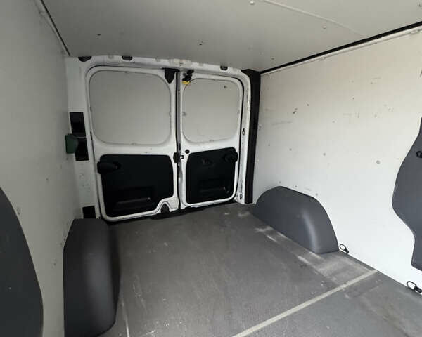 Белый Рено Трафик, объемом двигателя 1.6 л и пробегом 245 тыс. км за 13150 $, фото 32 на Automoto.ua