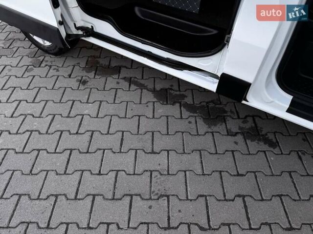 Белый Рено Трафик, объемом двигателя 1.6 л и пробегом 219 тыс. км за 13500 $, фото 20 на Automoto.ua