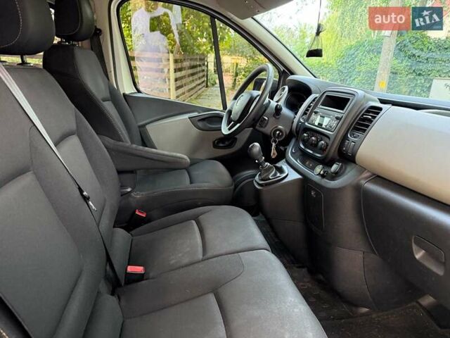 Белый Рено Трафик, объемом двигателя 1.6 л и пробегом 185 тыс. км за 16790 $, фото 16 на Automoto.ua