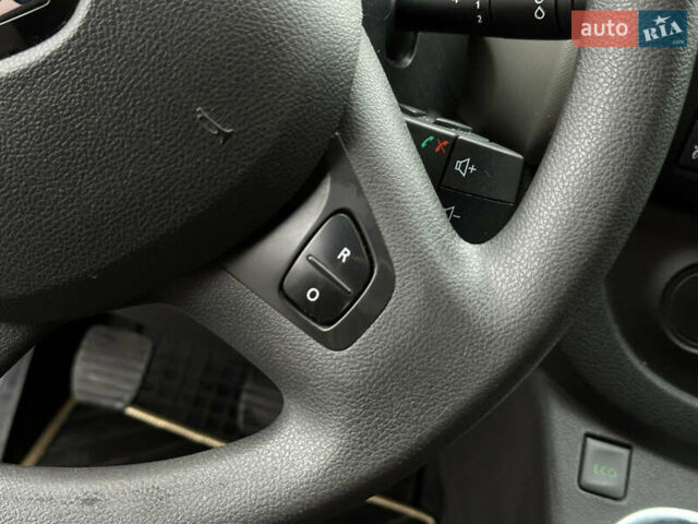 Белый Рено Трафик, объемом двигателя 1.6 л и пробегом 327 тыс. км за 14800 $, фото 28 на Automoto.ua